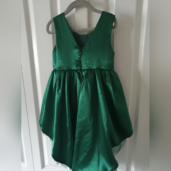 Stunning Emerald Green Gown - Picture 2 of 3